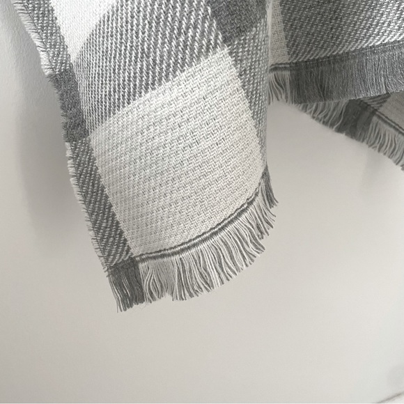 NEW WITH TAGS Pink lily grey plaid poncho - Picture 8 of 10